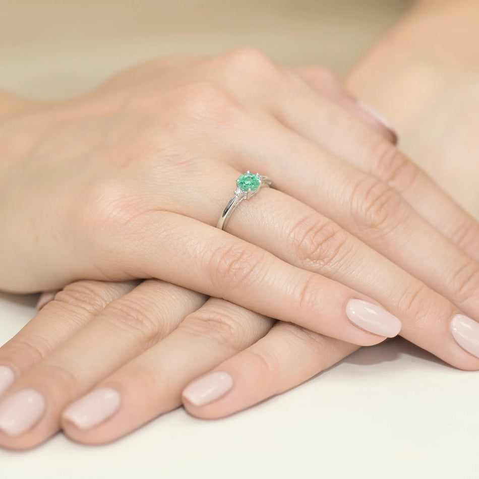 goldring-mit-0-50ct-smaragd-und-diamanten-w0010-emg-01