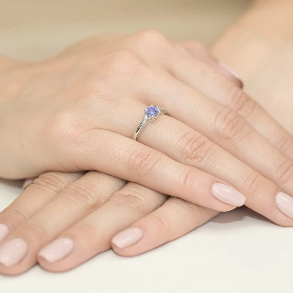 goldring-mit-0-50ct-tansanit-und-diamanten-w0010-tap-01