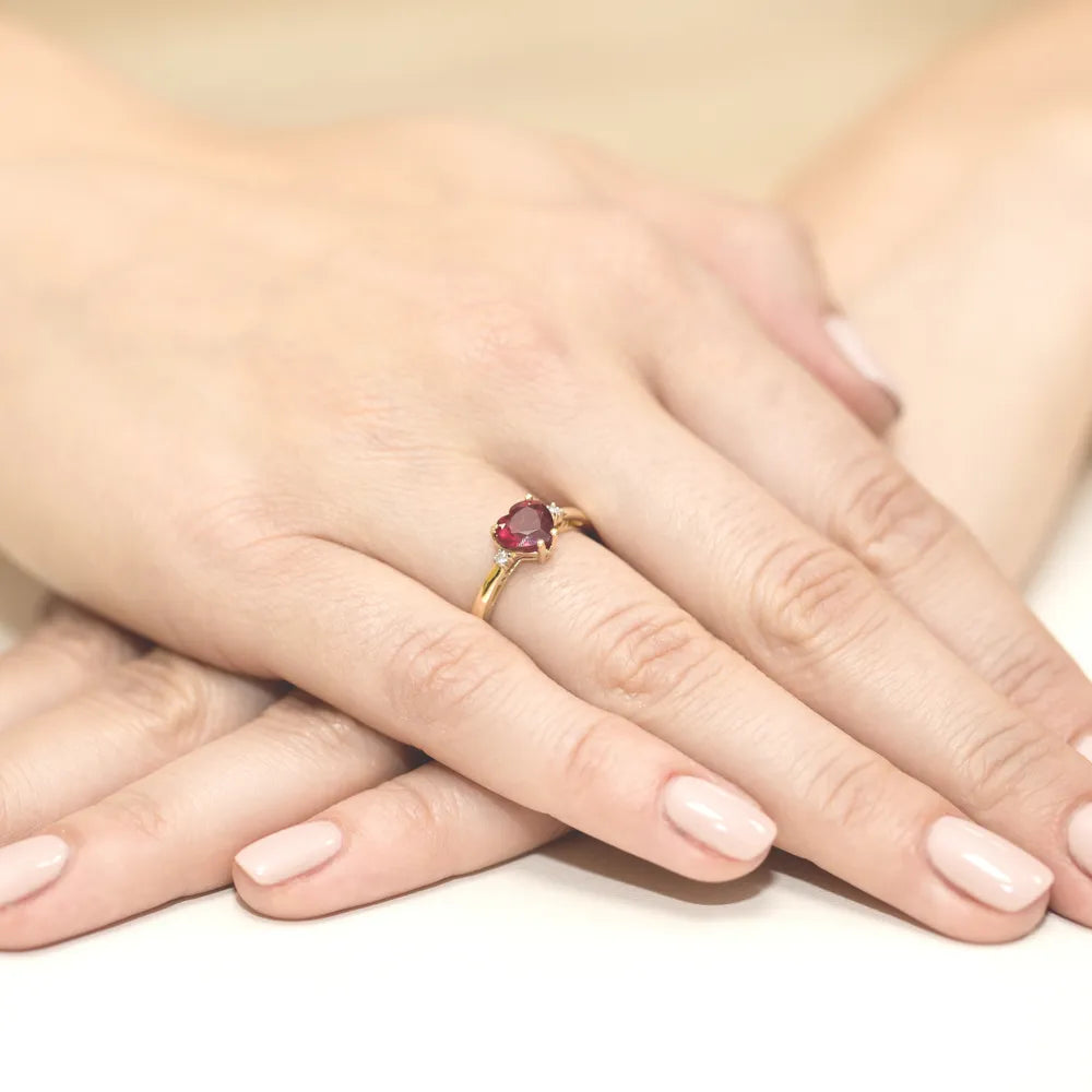 goldring-mit-1-70ct-rubin-und-0-029ct-diamanten-w0012-rur-01