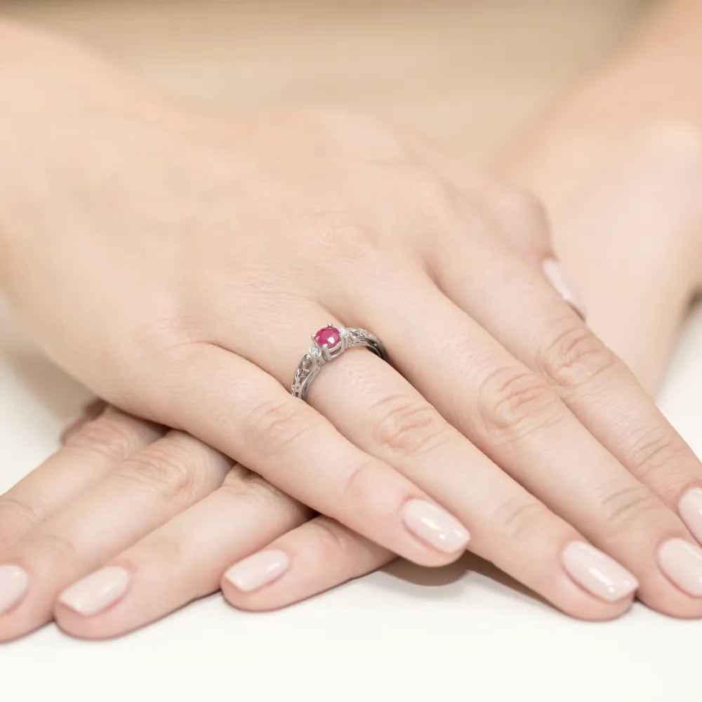 goldring-mit-0-60ct-rubin-und-0-02ct-diamanten-w0014-rur-01