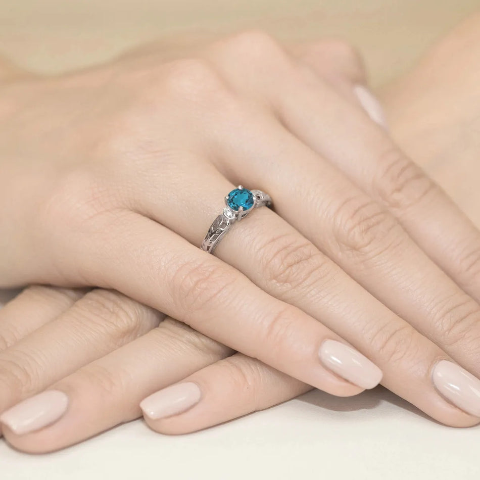 goldring-mit-0-50ct-topas-london-blau-und-0-02ct-diamanten-w0014-tol-01