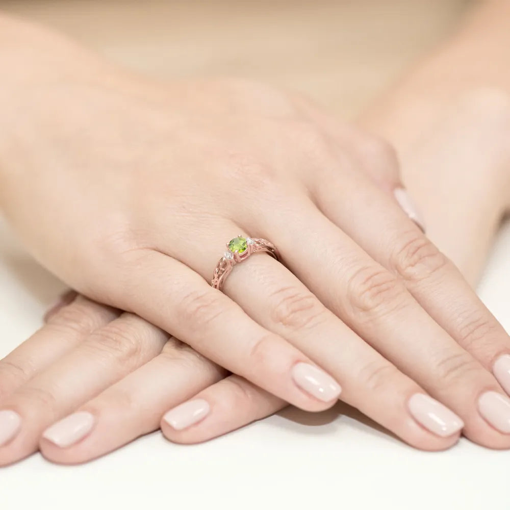 gold-ring-with-0-60ct-olivine-and-0-02ct-diamonds-w0014-peg-01