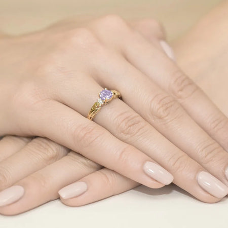 gold-ring-with-0-50ct-amethyst-and-0-02ct-diamonds-w0014-amv-01