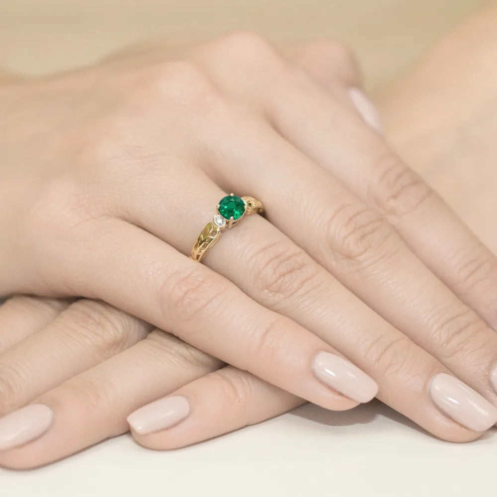 goldring-mit-0-50ct-smaragd-und-0-02ct-diamanten-w0014-emg-01