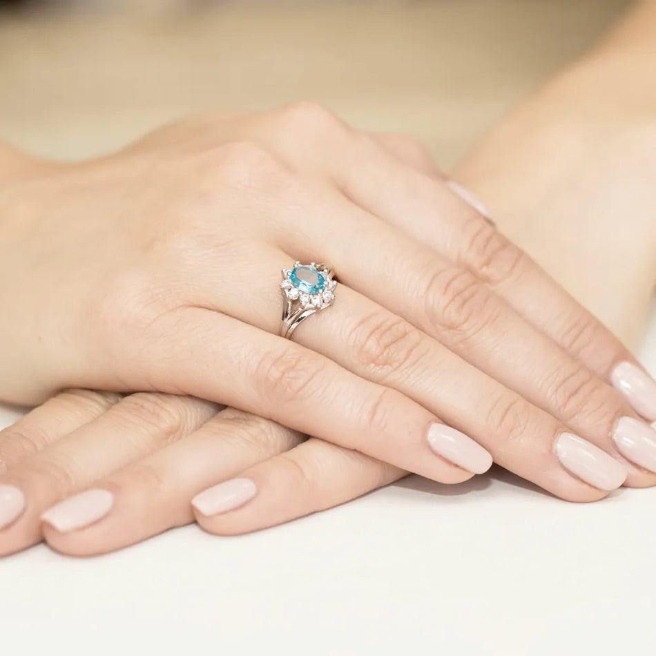 gold-ring-with-0-90ct-topaz-and-0-30ct-diamonds-w0037-tob-01