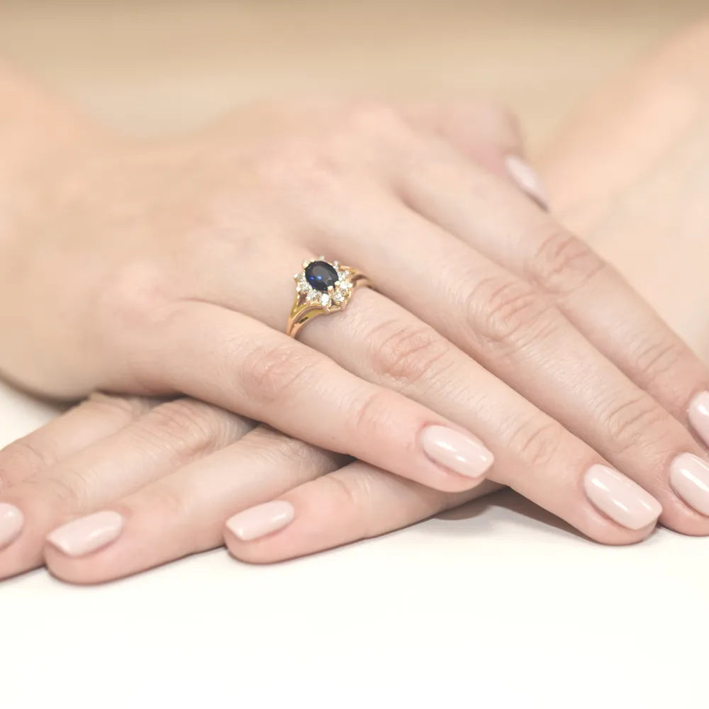 gold-ring-with-0-90ct-sapphire-and-0-30ct-diamonds-w0037-sab-01