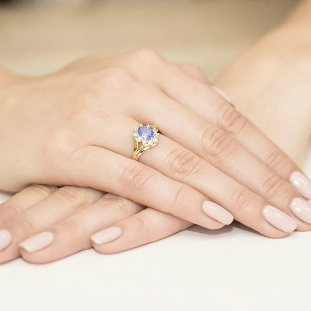 gold-ring-with-0-70ct-tansanit-and-0-30ct-diamonds-w0037-tap-01