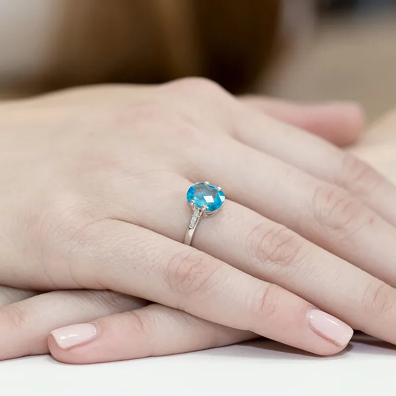 gold-ring-with-2-40ct-topaz-and-0-03ct-diamonds-w0038-tob-01