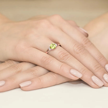 gold-ring-with-1-00ct-olivine-and-0-01ct-diamonds-w0040-peg-01