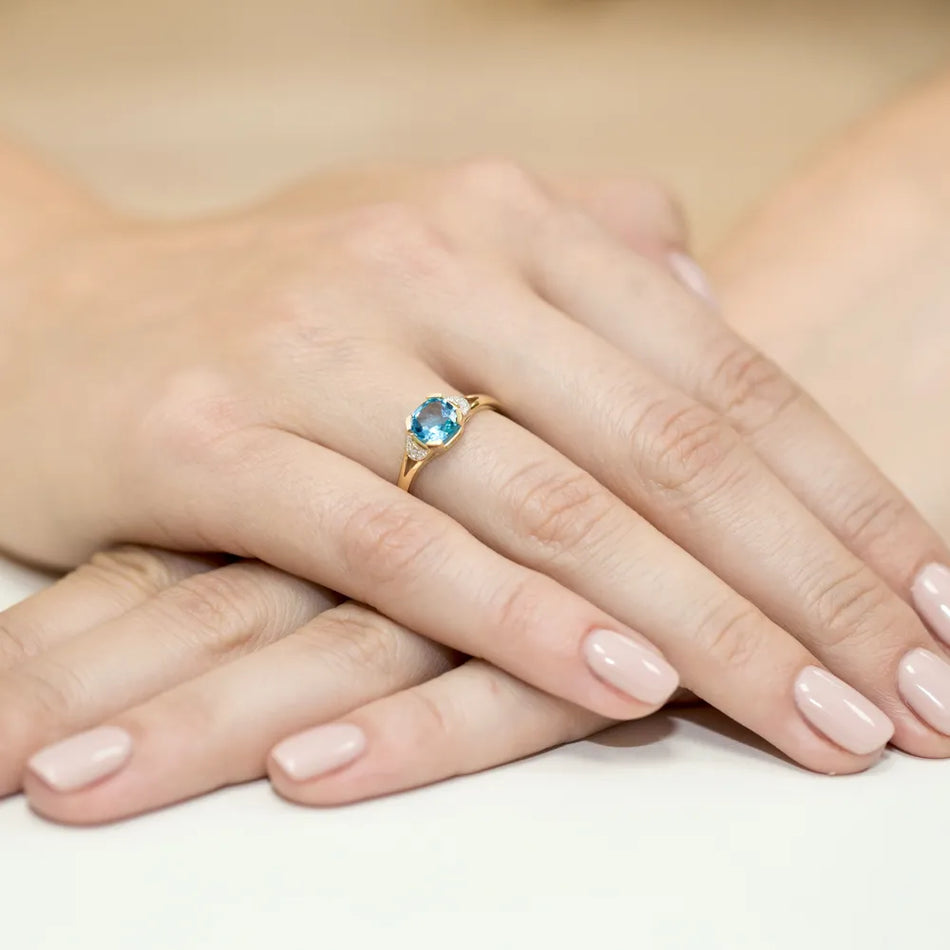 gold-ring-with-1-10ct-topaz-and-0-01ct-diamonds-w0040-tob-01