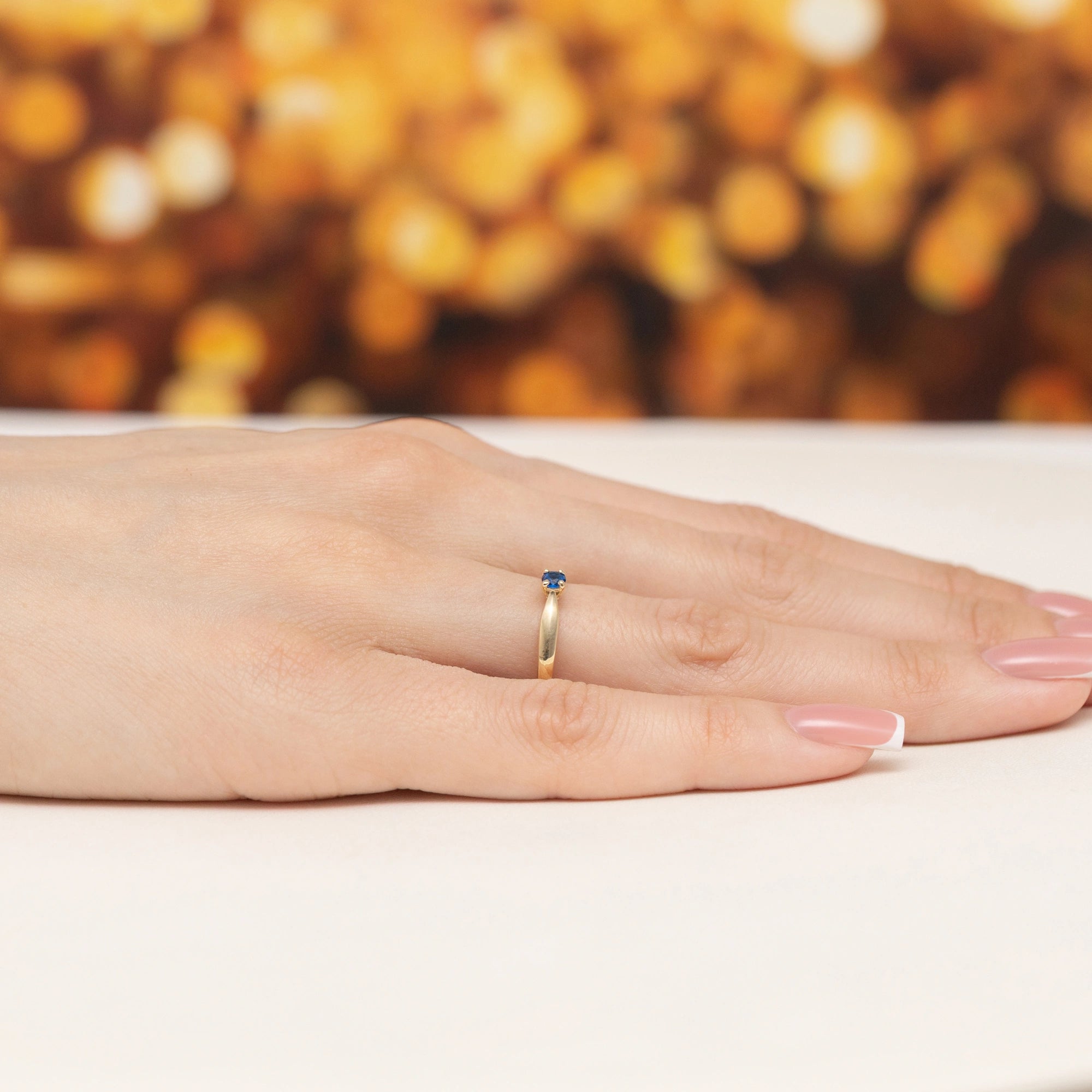 8k-Goldring-mit-dunkelblauem-Zirkonia-w0045-z6-zin-01