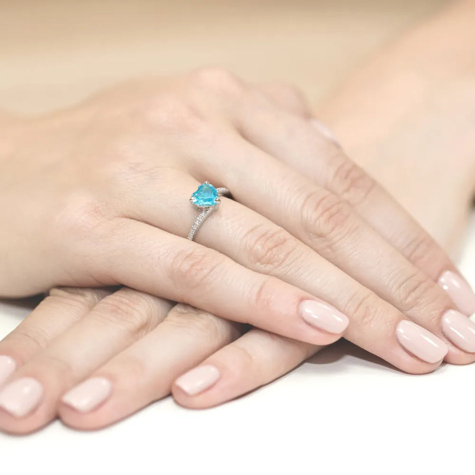 gold-ring-with-1-20ct-topaz-and-0-06ct-diamonds-w0050-tob-01