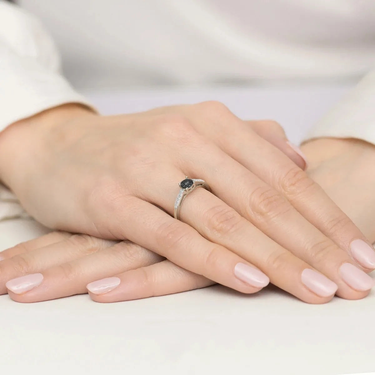 goldring-mit-0-04ct-schwarzem-diamant-und-0-005ct-diamanten-w0055-xxx-02