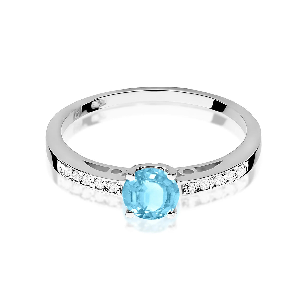 Ring mit diamantbesetzten Ringschultern aus 585er Weißgold mit 0,50 ct Swiss-Blue-Topas und 0,05 ct Diamanten