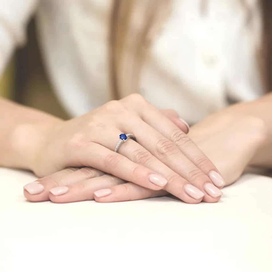 goldring-mit-0-70ct-saphir-und-0-05ct-diamanten-w0067-sab-01