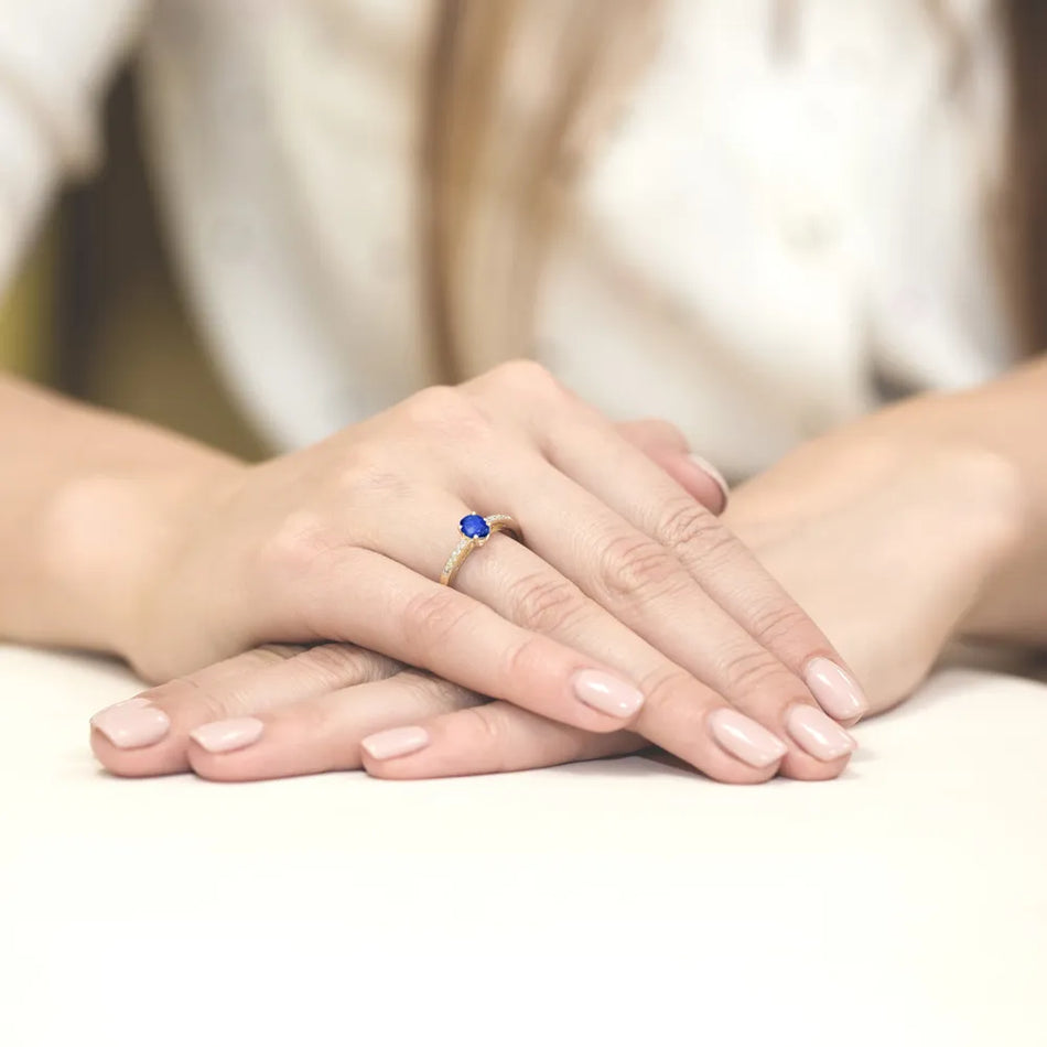 gold-ring-with-0-70ct-sapphire-and-0-05ct-diamonds-w0067-sab-01