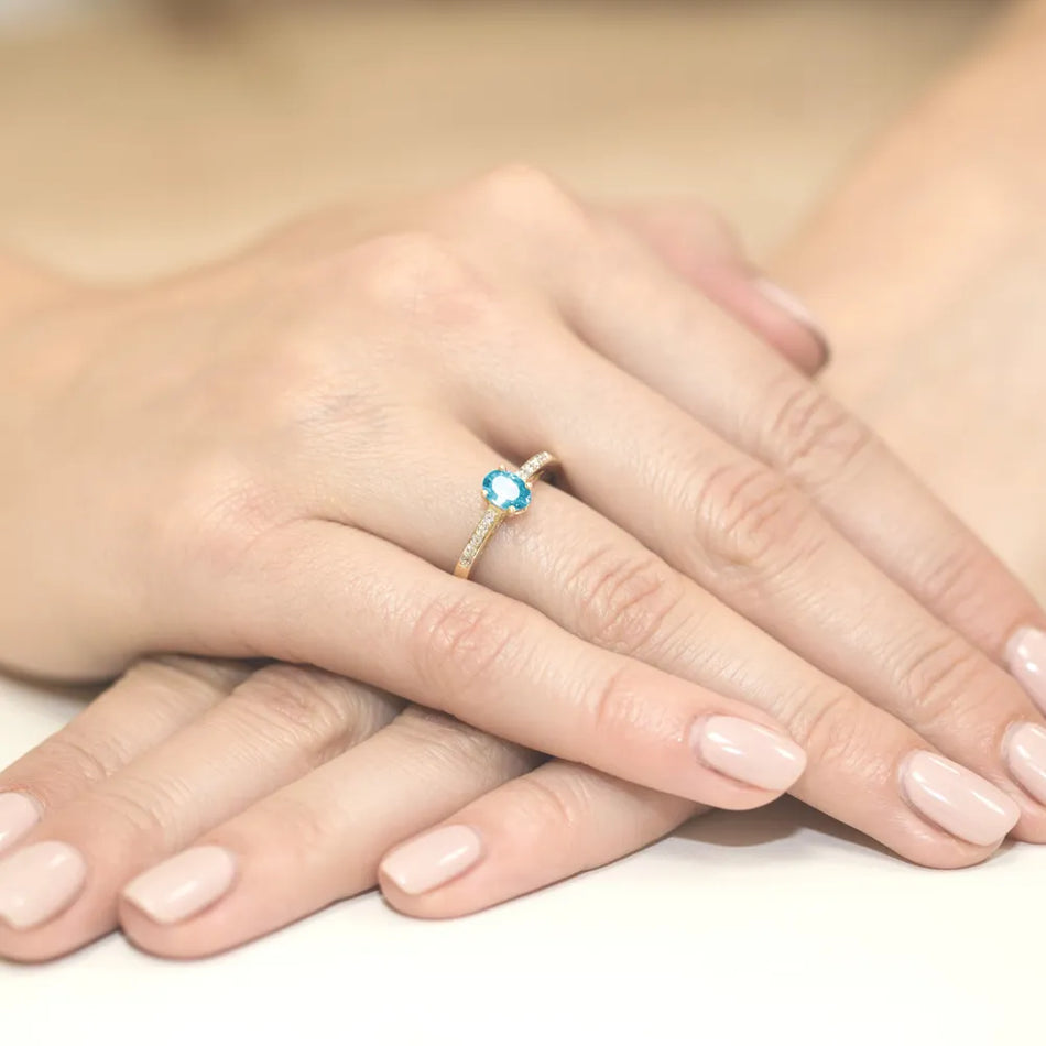 gold-ring-with-0-50ct-topaz-and-0-05ct-diamonds-w0067-tob-01