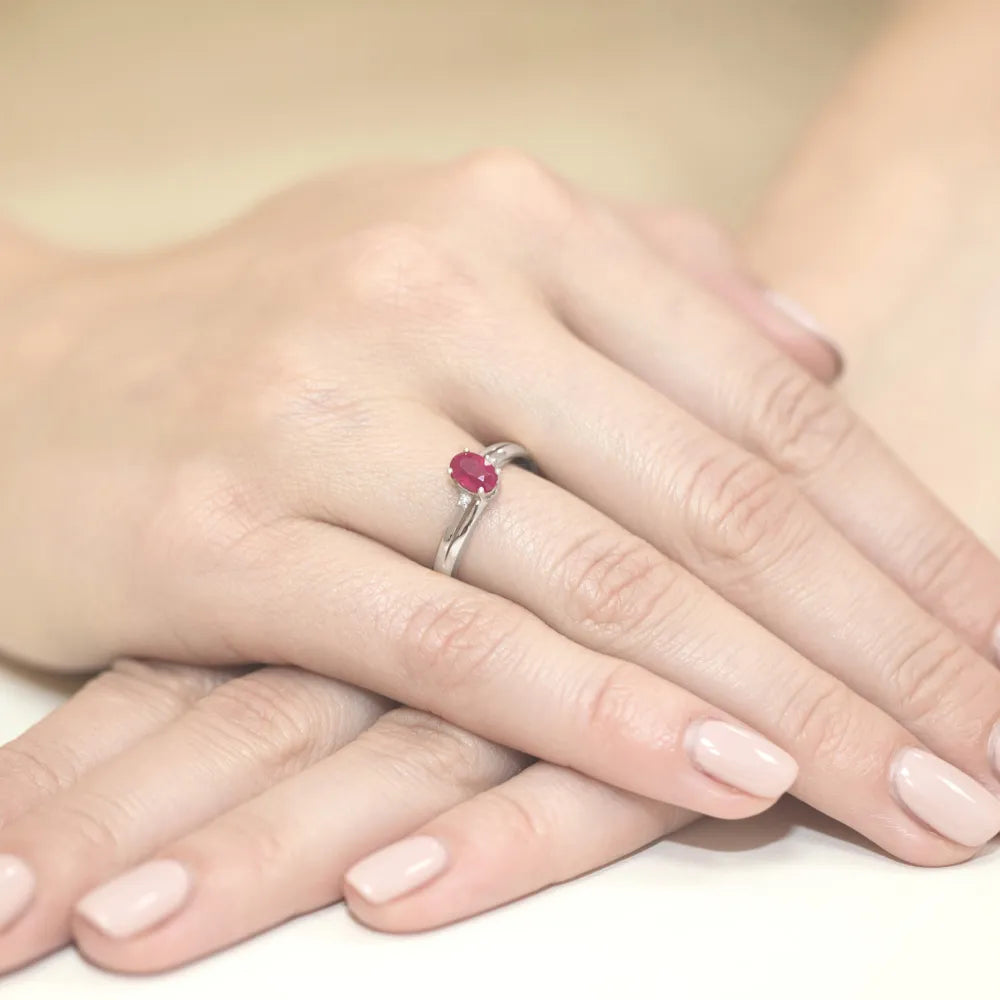 goldring-mit-0-60ct-rubin-und-0-029ct-diamanten-w0068-rur-01