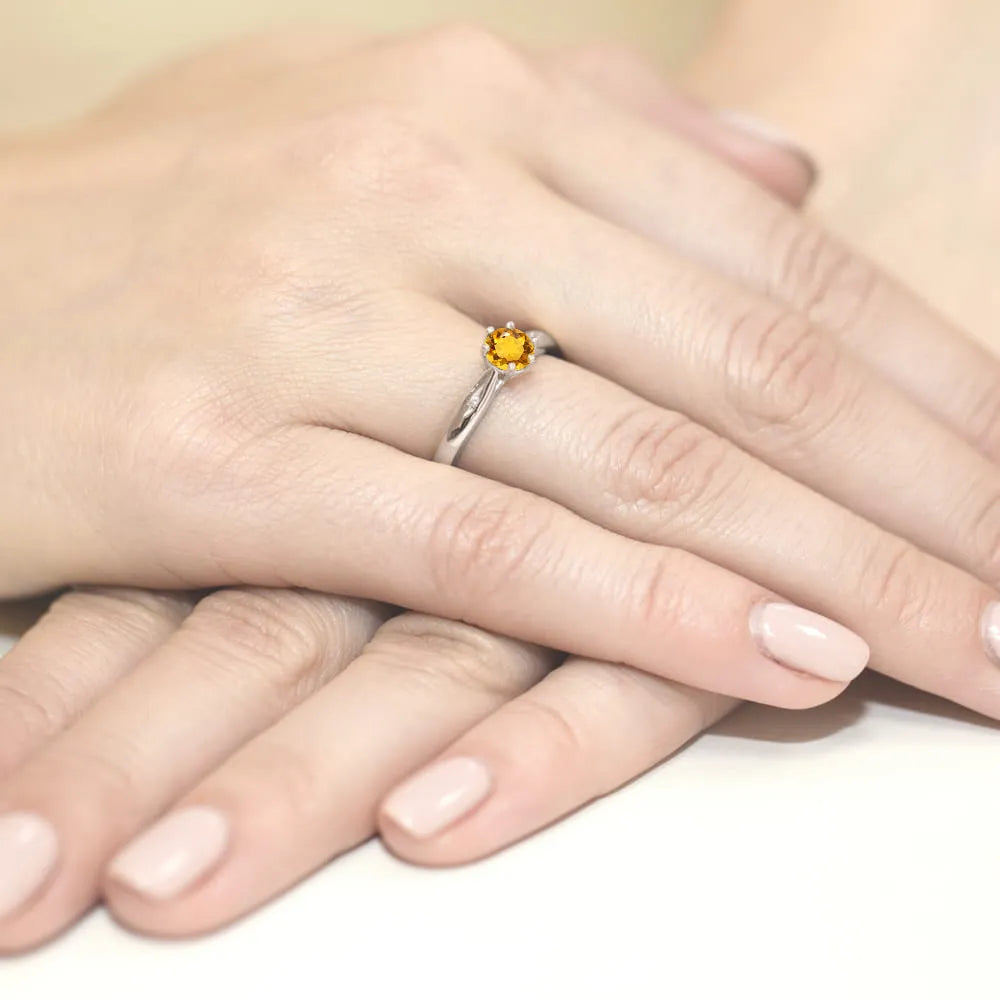 goldring-mit-0-50ct-citrin-und-diamanten-w0074-ciy-01