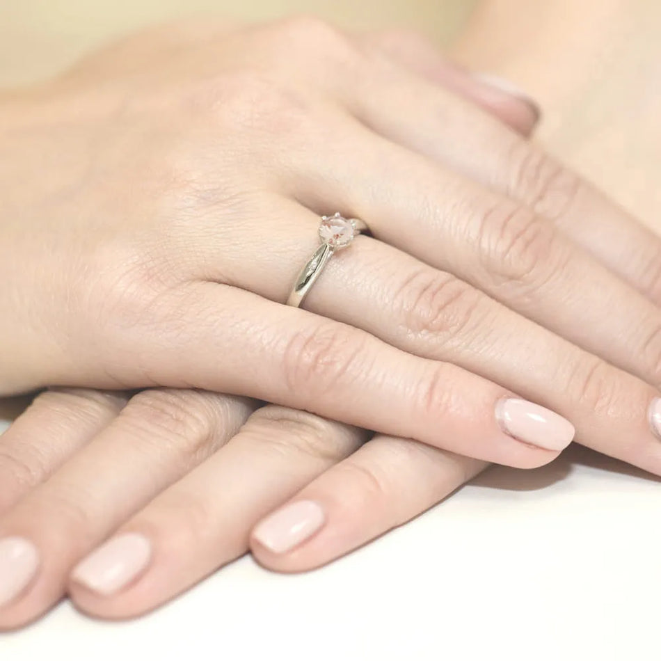 goldring-mit-0-40ct-morganit-und-0-01ct-diamanten-w0074-mop-01