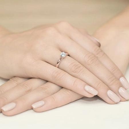 gold-ring-with-0-60ct-white-sapphire-and-0-01ct-diamonds-w0074-saw-01