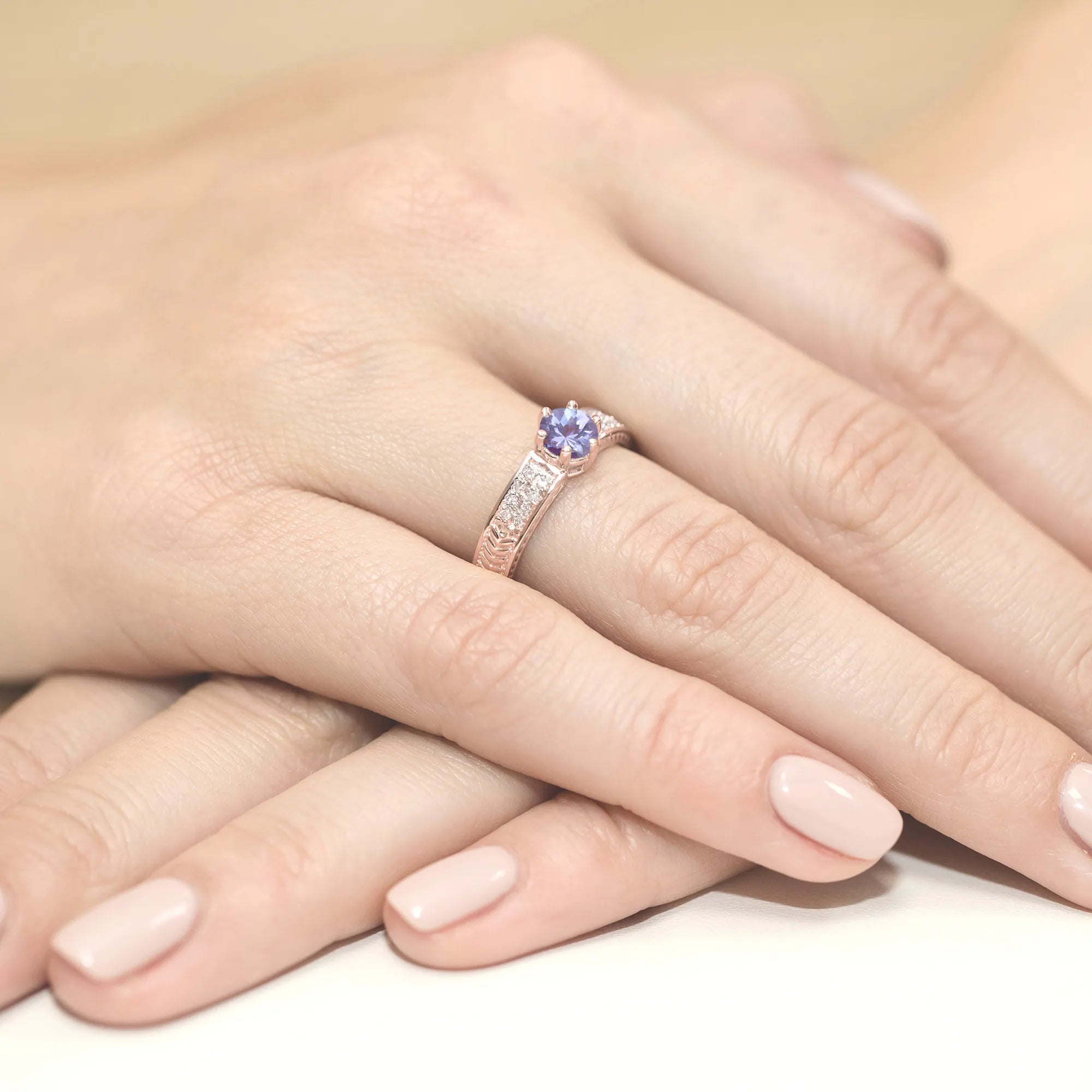 gold-ring-with-0-50ct-tansanit-and-diamonds-w0075-tap-01