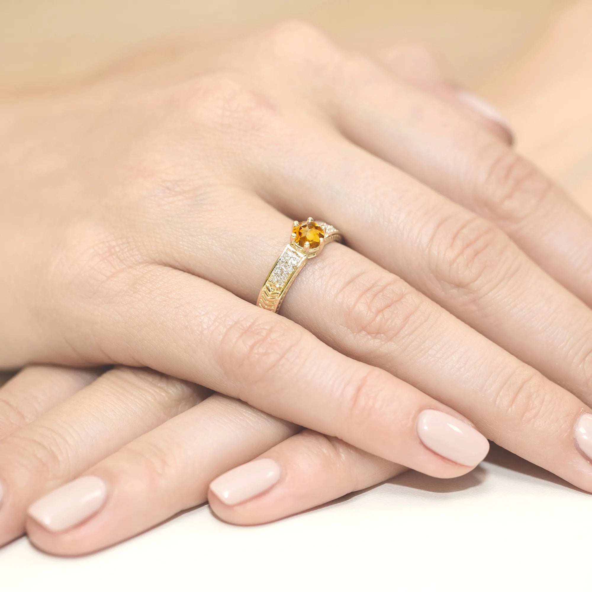 gold-ring-with-0-50ct-citrin-and-diamonds-w0075-ciy-01