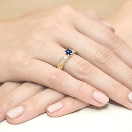 gold-ring-with-0-50ct-sapphire-and-diamonds-w0075-sab-01