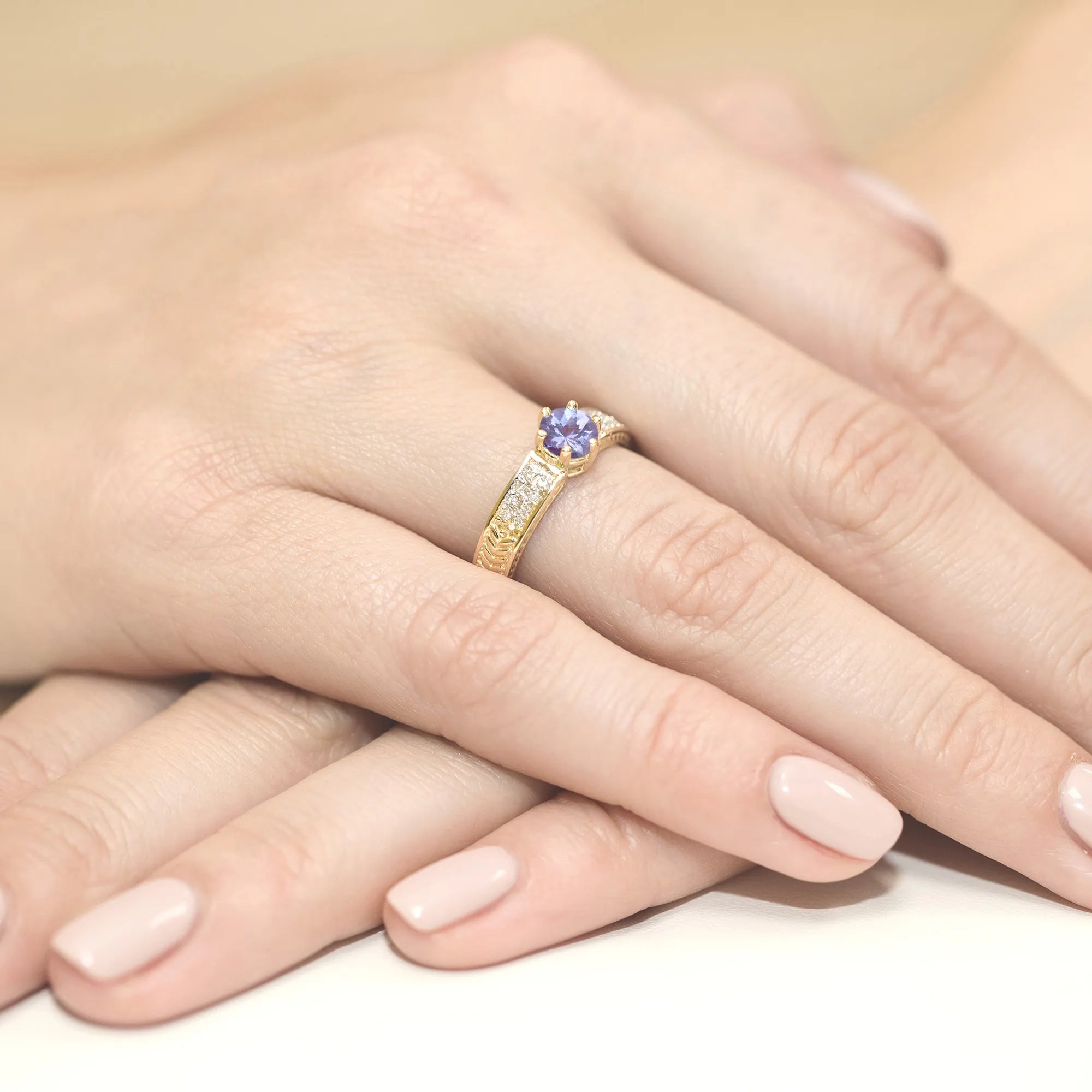 gold-ring-with-0-50ct-tansanit-and-diamonds-w0075-tap-01