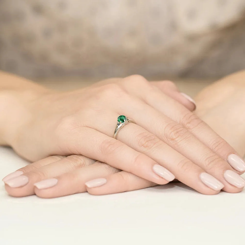 goldring-mit-0-50ct-smaragd-und-schwarzen-diamanten-w0076-emg-02