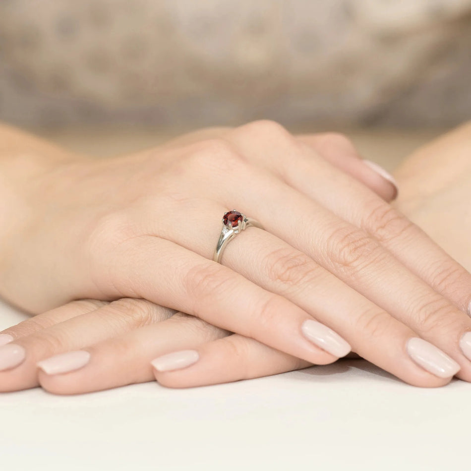 goldring-mit-0-60ct-granat-und-diamanten-w0076-gar-01