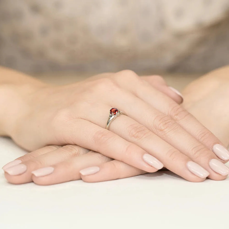 goldring-mit-0-60ct-granat-und-schwarzen-diamanten-w0076-gar-02