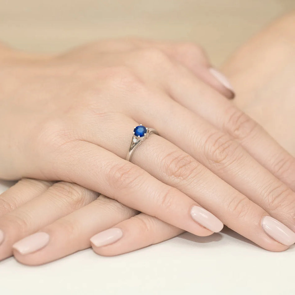 goldring-mit-0-50ct-saphir-und-diamanten-w0076-sab-01