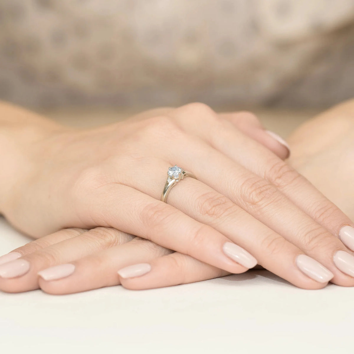 gold-ring-with-0-60ct-white-sapphire-and-diamonds-w0076-saw-01