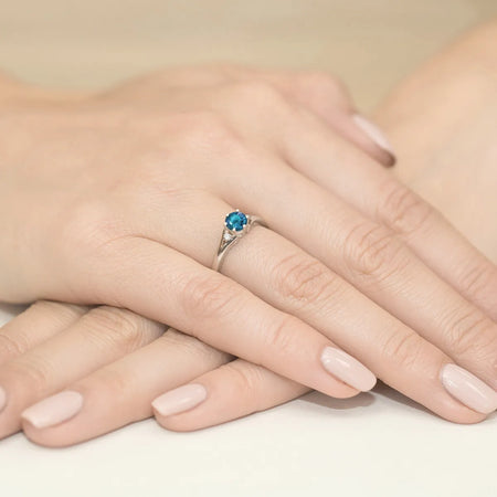 gold-ring-with-0-50ct-topaz-london-blue-and-diamonds-w0076-tol-01