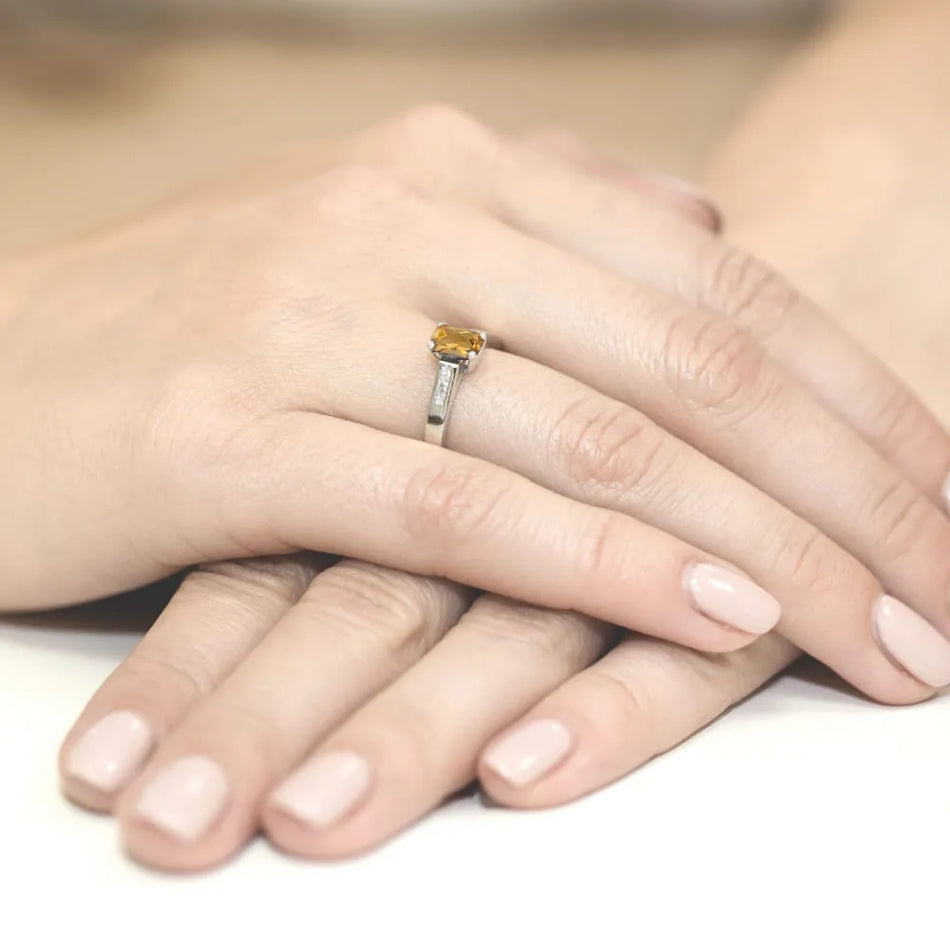 goldring-mit-0-80ct-rubin-und-0-04ct-diamanten-w0078-ciy-01