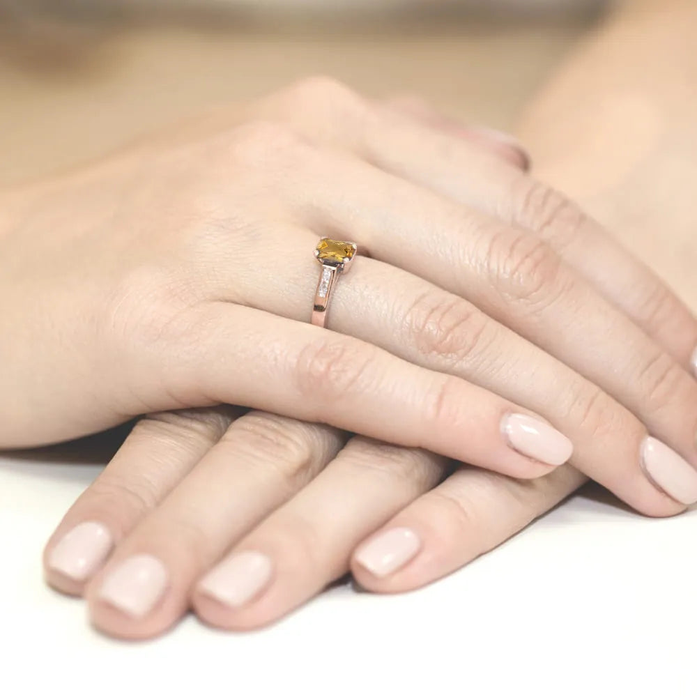 gold-ring-with-0-80ct-ruby-and-0-04ct-diamonds-w0078-ciy-01