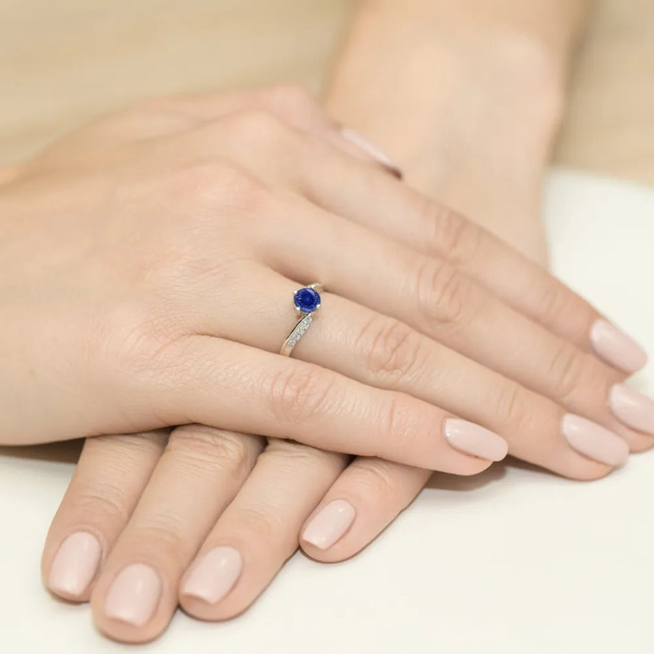 gold-ring-with-0-50ct-sapphire-and-0-05ct-diamonds-w0084-sab-01
