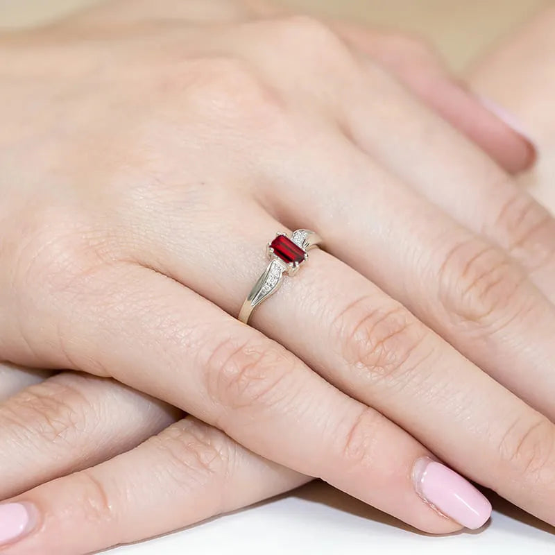 goldring-mit-0-80ct-rubin-und-0-03ct-diamanten-w0094-rur-01