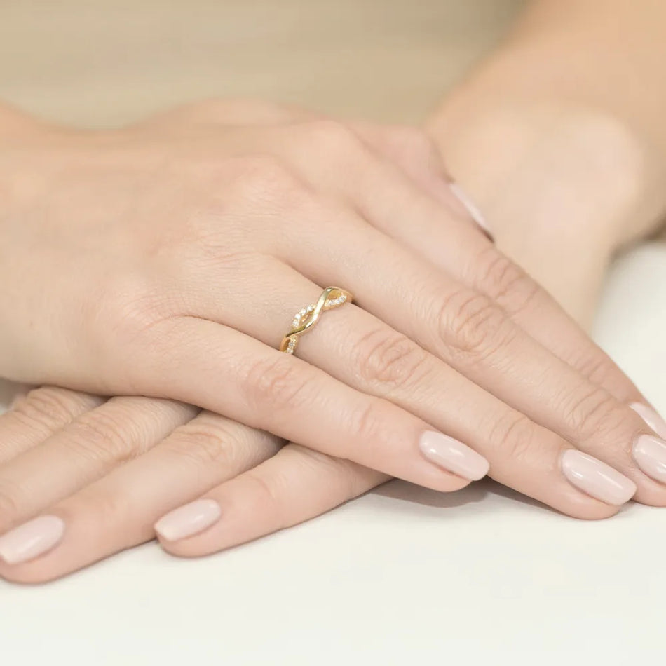 gold-ring-with-0-07ct-diamonds-w0096-diw-01