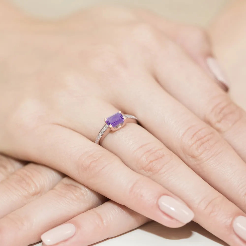 gold-ring-with-0-50ct-amethyst-and-0-03ct-diamonds-w0105-amv-01