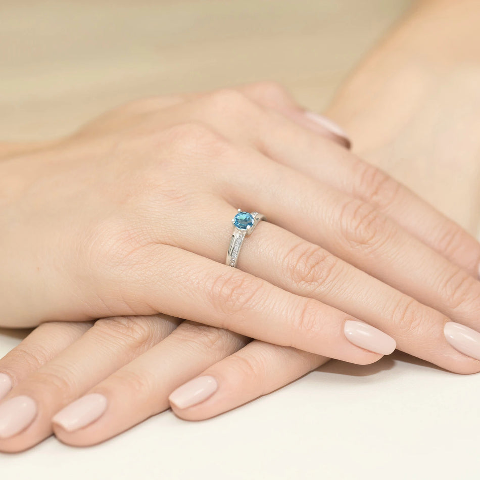 White Gold Ring with 0.50ct Topaz and 0.03ct Diamonds