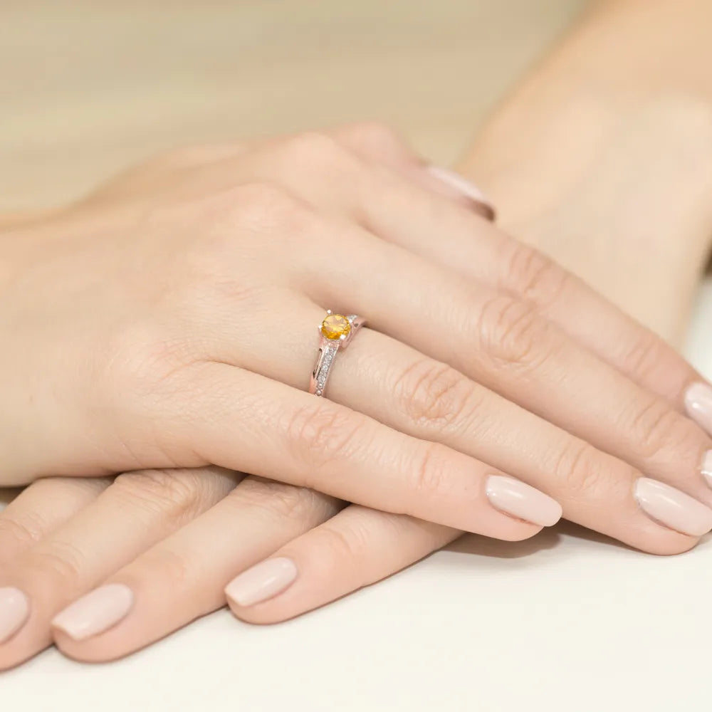 gold-ring-with-0-50ct-citrin-and-0-03ct-diamonds-w0106-ciy-01