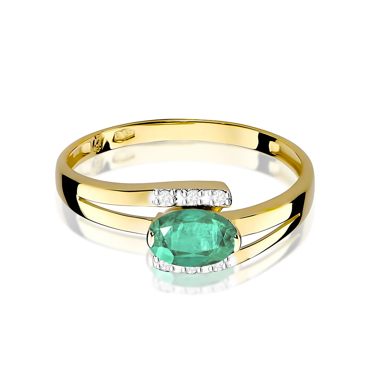 Bypass-Ring aus 585er Gelbgold mit ovalem Smaragd 0,40 ct und Diamanten 0,052 ct