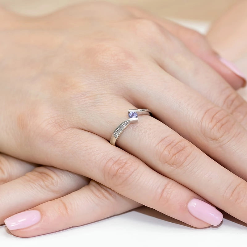 White Gold Ring with 0.15ct Tansanit and 0.03ct Diamonds
