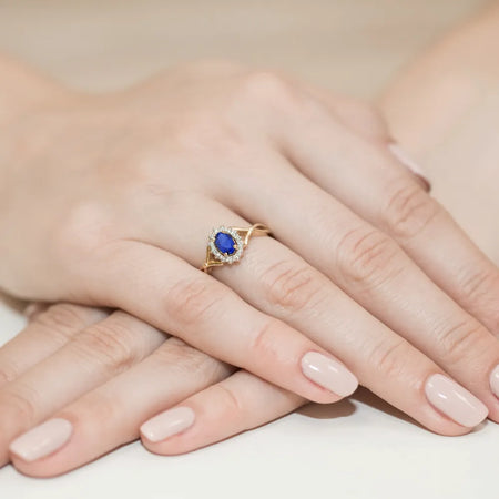 gold-ring-with-0-70ct-sapphire-and-0-12ct-diamonds-w0182-sab-01
