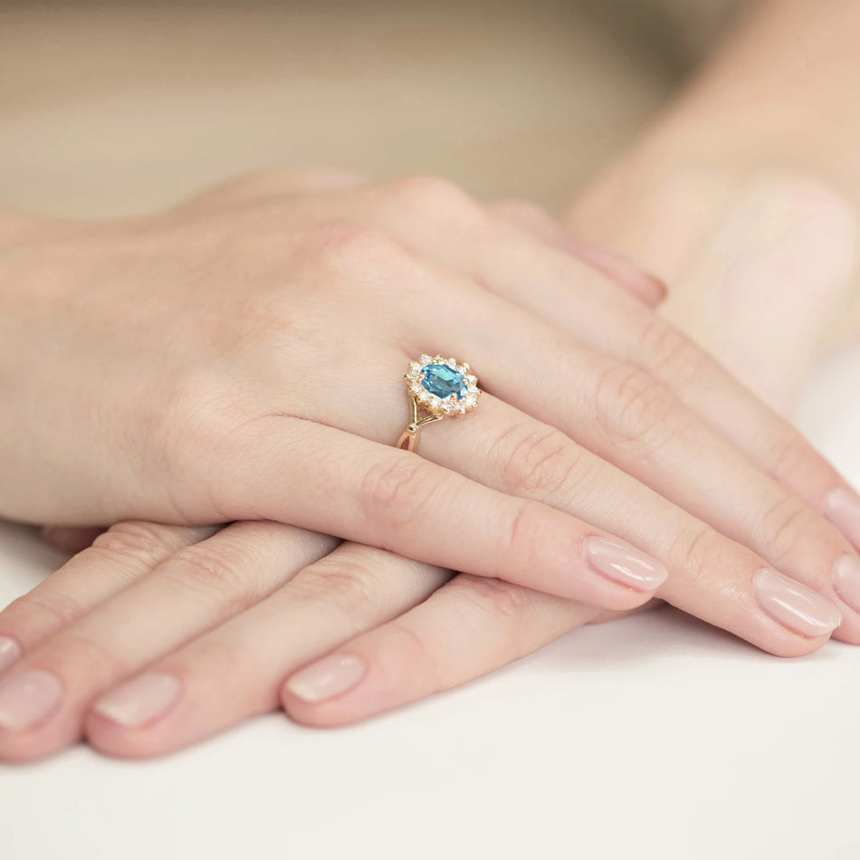 Goldring mit 0,90 ct Topas und 0,28 ct Diamanten