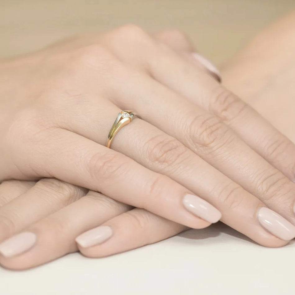 gold-ring-with-0-10ct-diamond-w0207-diw-02