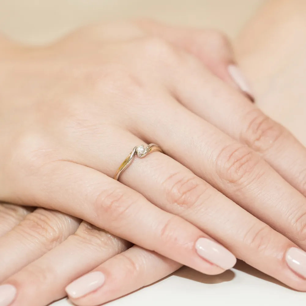 gold-ring-with-0-10ct-diamond-w0211-diw-02