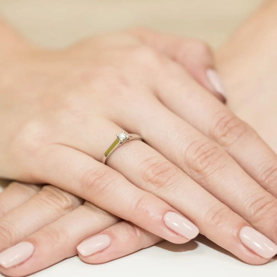 gold-ring-with-0-10ct-diamond-w0221-diw-02